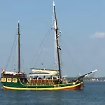 ספינת מלון Hausboot Harmonie