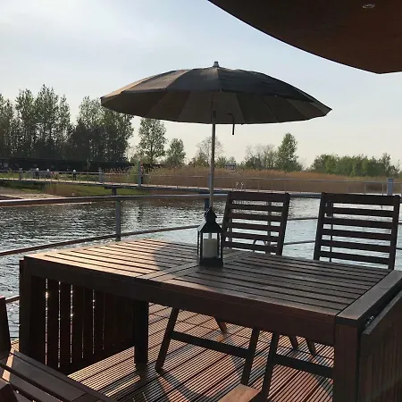 Hausboot Harmonie Hotel en barco *