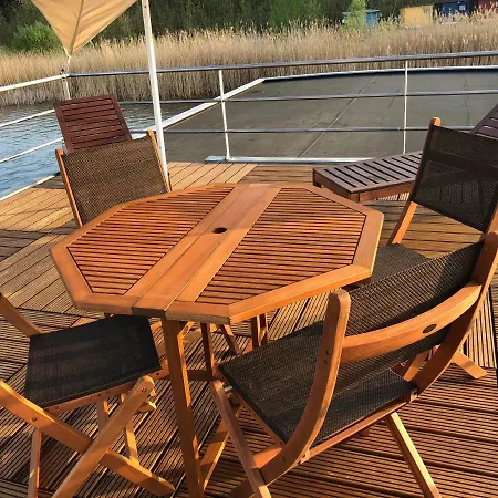 Hausboot Harmonie Úszó hotel