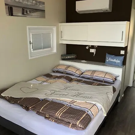 Hausboot Harmonie Hotel en barco