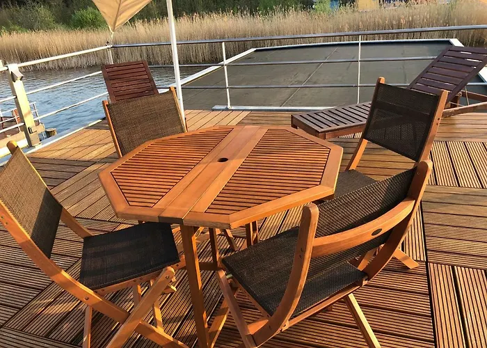 Hausboot Harmonie Hotel na wodzie